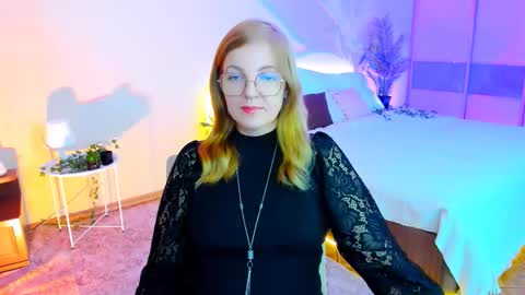 Snapshot of youruniverserr chatting on 11, 10, 2025 Alice online show from 11, 10, 2025