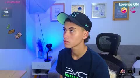 Snapshot of yulian_vasquez chatting on 18, 11, 2025 yulian_vasquez online show from 18, 11, 2025