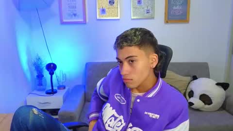 Snapshot of yulian_vasquez chatting on 27, 11, 2025 yulian_vasquez online show from 27, 11, 2025