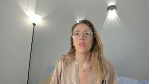 Snapshot of yulievans chatting on 28, 1, 2025 yulievans online show from 28, 1, 2025