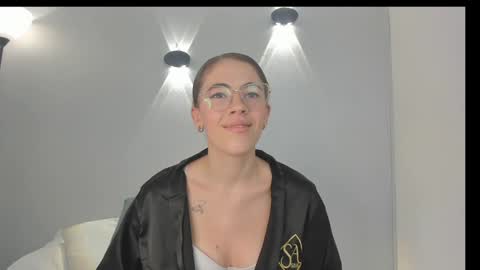 Snapshot of yulievans chatting on 3, 2, 2025 yulievans online show from 3, 2, 2025