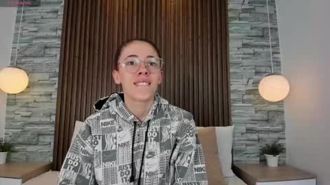 Snapshot of yulievans chatting on 12, 10, 2025 yulievans online show from 12, 10, 2025