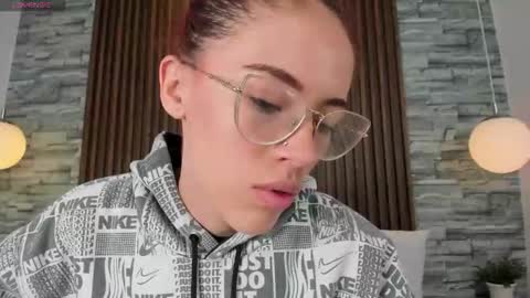 Snapshot of yulievans chatting on 13, 10, 2025 yulievans online show from 13, 10, 2025