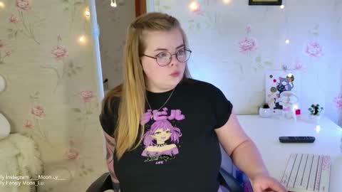 Polly online show from 5, 12, 2025