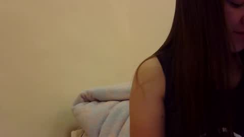 Snapshot of yummyclaya chatting on 4, 12, 2025 yummyclaya online show from 4, 12, 2025