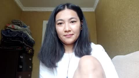 Snapshot of yuonneaquilar chatting on 28, 10, 2025 Yuna online show from 28, 10, 2025