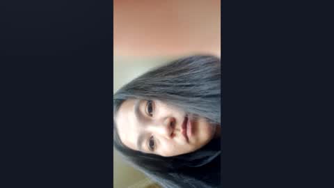 Snapshot of yuonneaquilar chatting on 29, 10, 2025 Yuna online show from 29, 10, 2025