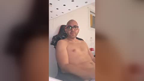Snapshot of yuvalv chatting on 2, 8, 2026 yuvalv online show from 2, 8, 2026