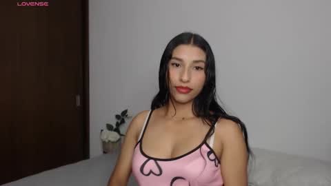 Snapshot of yuziidreams chatting on 10, 10, 2025 yuzii Im new to these pages so I hope you guys are kind to me. online show from 10, 10, 2025