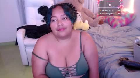 Snapshot of yvonn_jlove chatting on 28, 11, 2025 yvonn online show from 28, 11, 2025