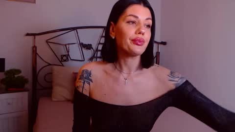 Snapshot of yvonneeverlee chatting on 2, 2, 2026 I V Y online show from 2, 2, 2026