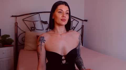 Snapshot of yvonneeverlee chatting on 5, 2, 2026 I V Y online show from 5, 2, 2026