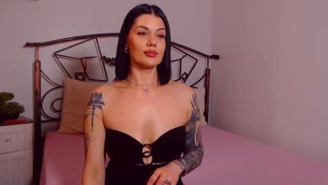 Snapshot of yvonneeverlee chatting on 2, 3, 2026 I V Y online show from 2, 3, 2026