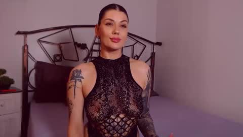 Snapshot of yvonneeverlee chatting on 15, 5, 2026 I V Y online show from 15, 5, 2026