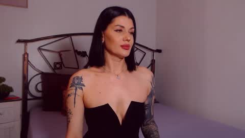 Snapshot of yvonneeverlee chatting on 18, 5, 2026 I V Y online show from 18, 5, 2026