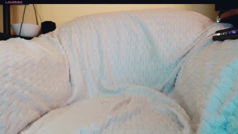 Snapshot of yzza_suave chatting on 9, 9, 2025 yzza_suave online show from 9, 9, 2025