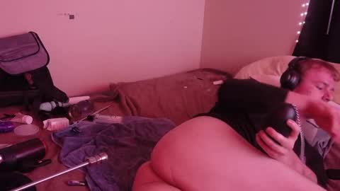 Snapshot of zachfeels chatting on 11, 10, 2025 Zach Feels online show from 11, 10, 2025