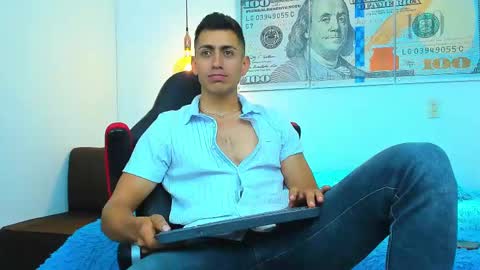 zachpri20 online show from 10, 3, 2025