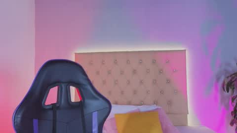 Zafiro Brown online show from 21, 11, 2025