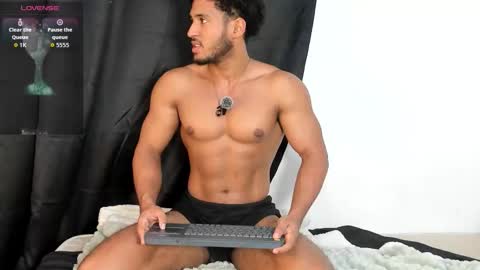 Snapshot of zane_lux chatting on 5, 11, 2025 Zane Lux online show from 5, 11, 2025