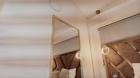 Zarah Andrews online show from 15, 9, 2025