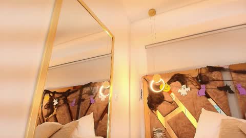 Zarah Andrews online show from 6, 10, 2025