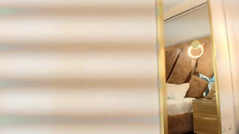 Zarah Andrews online show from 5, 12, 2025