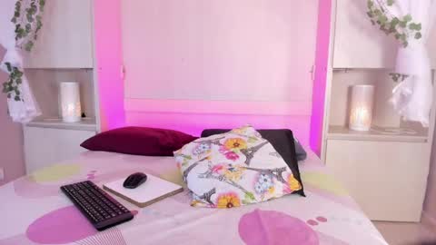 Snapshot of zaraprescott chatting on 16, 4, 2026 SARA online show from 16, 4, 2026
