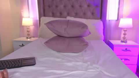 ZaraQuiinn online show from 17, 10, 2025