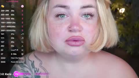 Snapshot of zarareign_ chatting on 15, 10, 2025 Lola online show from 15, 10, 2025