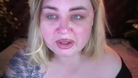 Snapshot of zarareign_ chatting on 22, 4, 2026 Lola online show from 22, 4, 2026