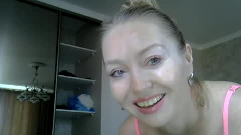 Snapshot of zarinaswift chatting on 8, 7, 2026 Zarina Swift online show from 8, 7, 2026
