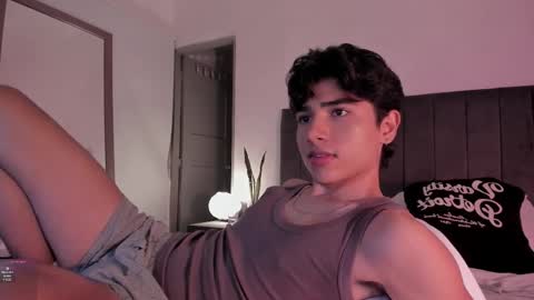 Snapshot of zayotto chatting on 19, 1, 2026 Hii im Zay. I save money for education. PVT Open. online show from 19, 1, 2026