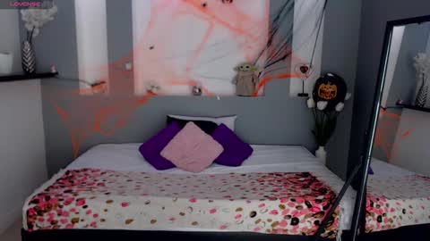 Snapshot of zean_lee chatting on 28, 10, 2025 Karolyne online show from 28, 10, 2025