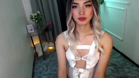 zelainalovetocum online show from 5, 2, 2025