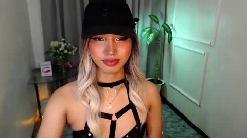 zelainalovetocum online show from 25, 2, 2025