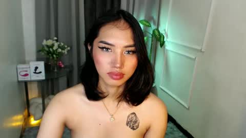 zelainalovetocum online show from 3, 3, 2025
