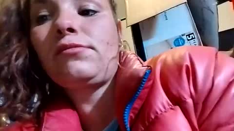 Snapshot of zellelajay2009 chatting on 28, 10, 2025 KENDAL Kaylee online show from 28, 10, 2025