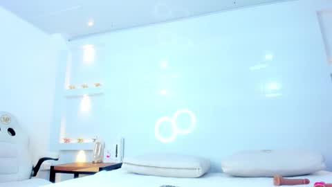 Zenda Evans online show from 2, 12, 2025