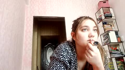 zeniabrossoit online show from 8, 4, 2026