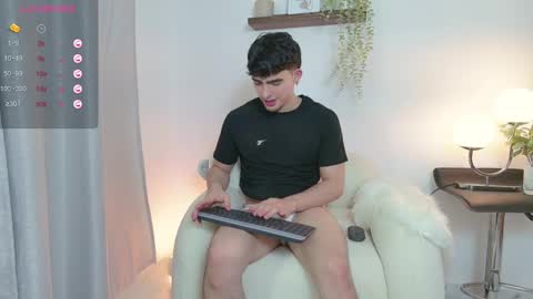 Snapshot of zenn_rush chatting on 4, 3, 2025 Zenn online show from 4, 3, 2025