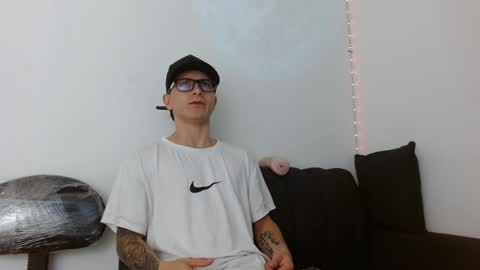 Snapshot of zeusdark19 chatting on 13, 5, 2026 zeus online show from 13, 5, 2026