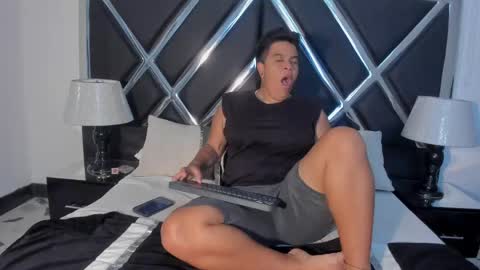 zeussmithh online show from 9, 4, 2026