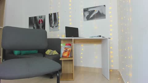 Snapshot of zhara_becherovka chatting on 10, 12, 2024 Zhara online show from 10, 12, 2024