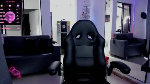 Snapshot of zhoestrong chatting on 12, 12, 2024 zhoestrong online show from 12, 12, 2024