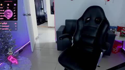 Snapshot of zhoestrong chatting on 25, 12, 2024 zhoestrong online show from 25, 12, 2024