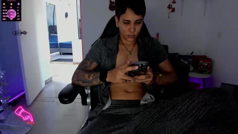 Snapshot of zhoestrong chatting on 6, 1, 2025 zhoestrong online show from 6, 1, 2025