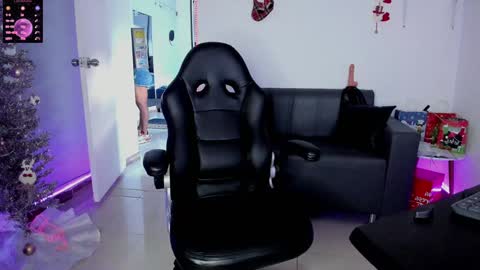 Snapshot of zhoestrong chatting on 6, 1, 2025 zhoestrong online show from 6, 1, 2025