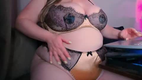 Snapshot of zinacorleone chatting on 22, 6, 2026 zinacorleone online show from 22, 6, 2026
