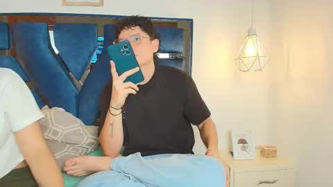 Zoe and dylan  online show from 25, 2, 2026